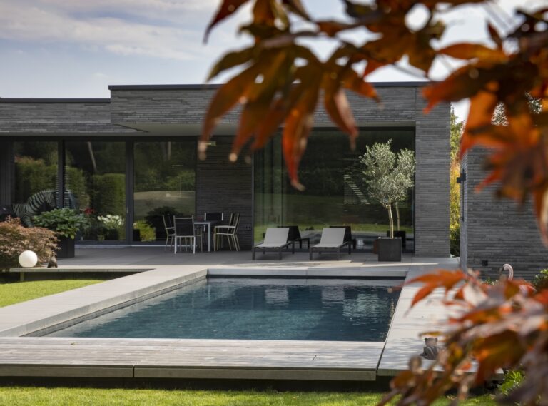 Folienbecken Touch Elegance mit Ecktreppe und Rolladenschacht