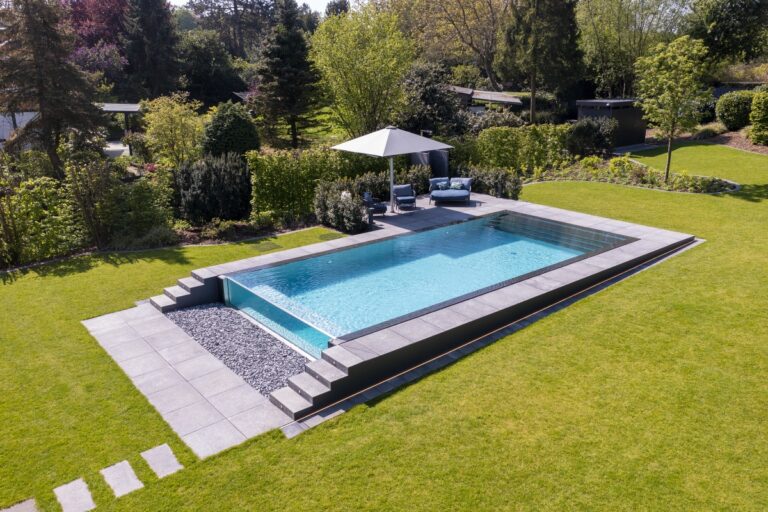 Swimmingpool/Outdoorpool Folienbecken mit Überlaufrinne und Panoramascheibe